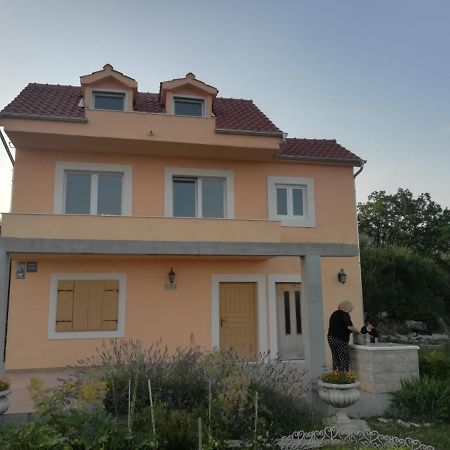 Castello Flower Apartment Kastela Ngoại thất bức ảnh