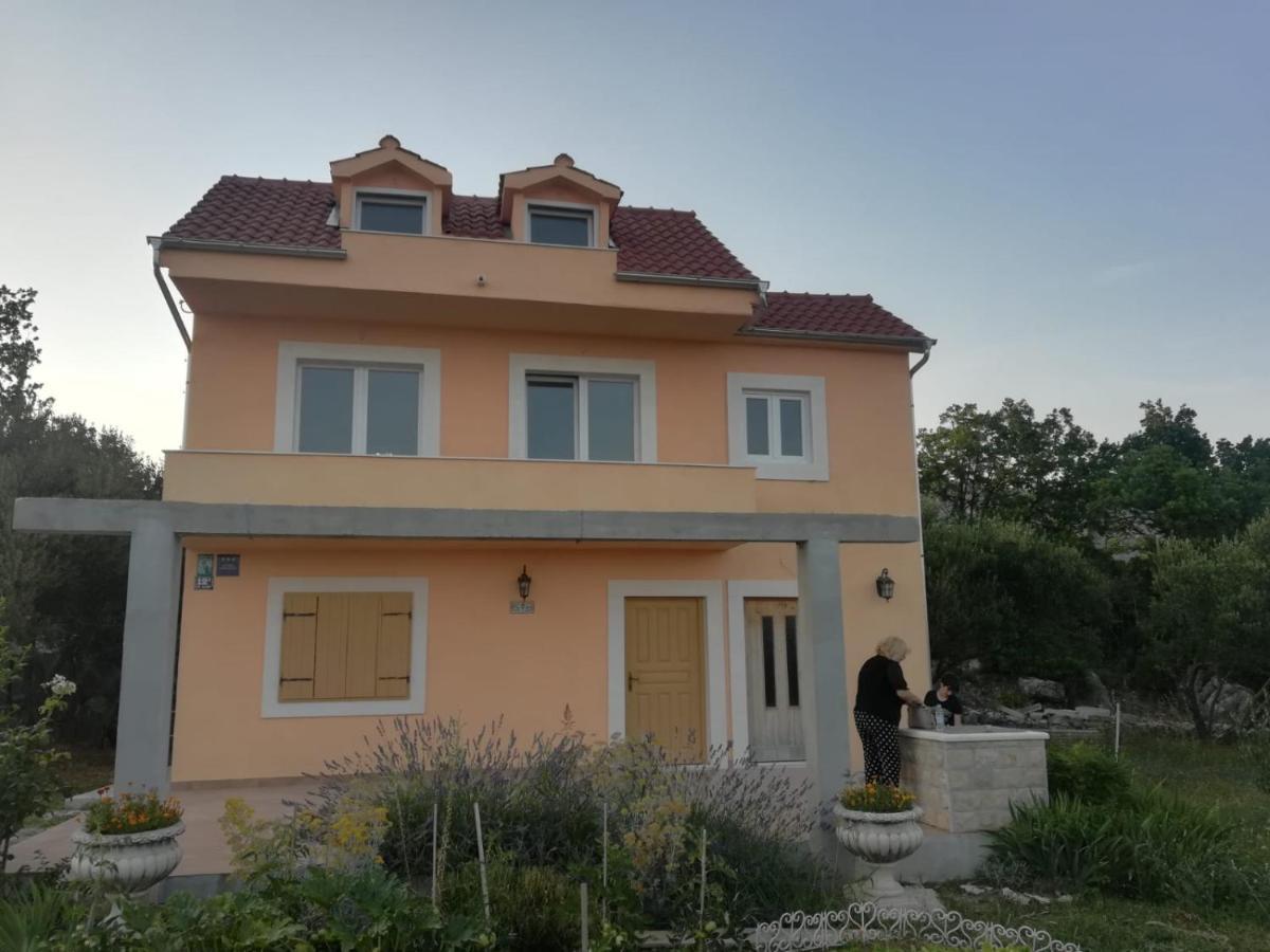 Castello Flower Apartment Kastela Ngoại thất bức ảnh