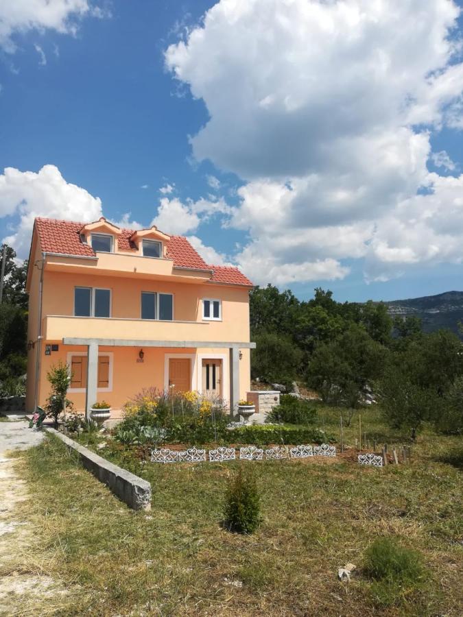 Castello Flower Apartment Kastela Ngoại thất bức ảnh