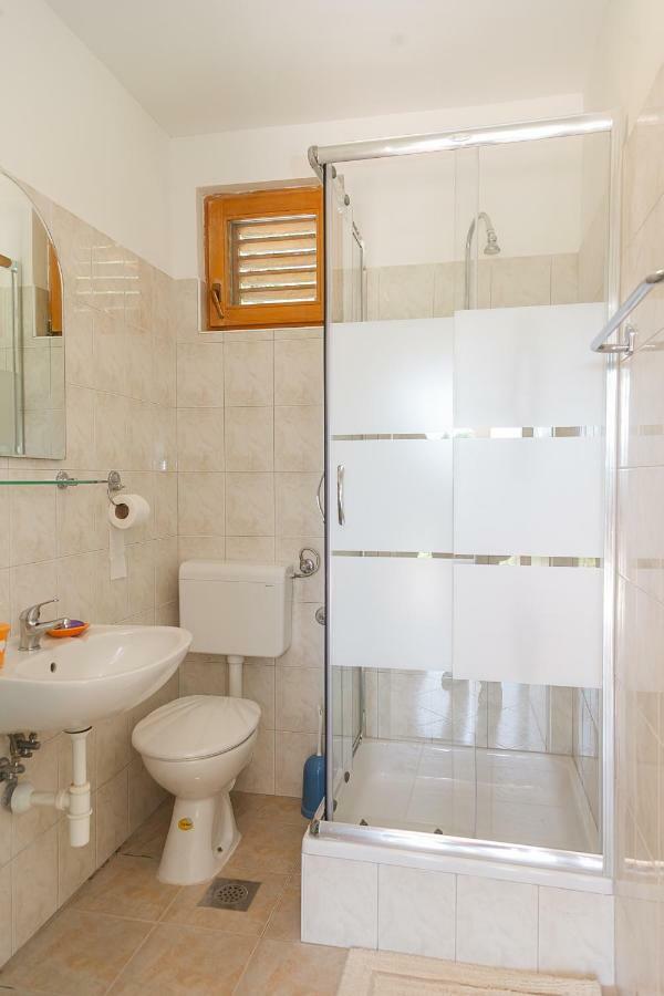 Castello Flower Apartment Kastela Ngoại thất bức ảnh