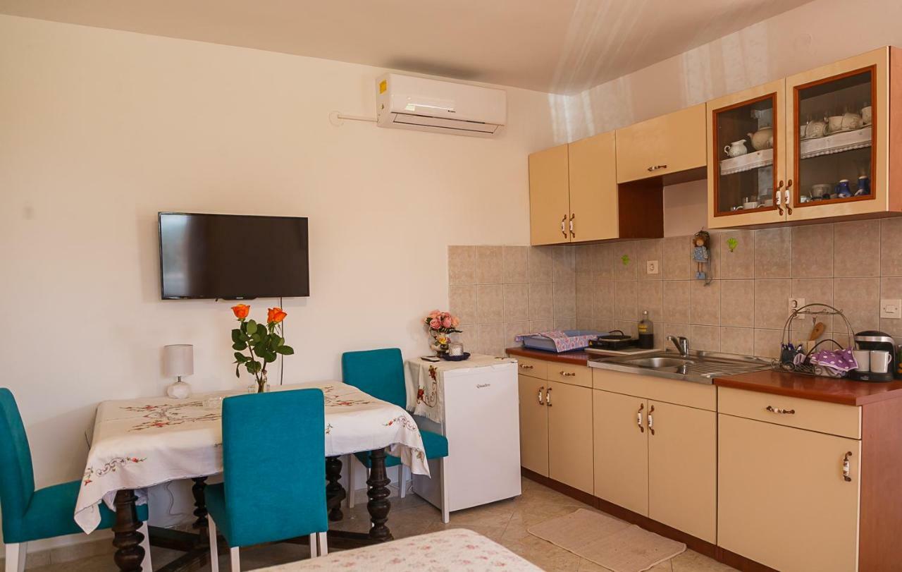 Castello Flower Apartment Kastela Ngoại thất bức ảnh