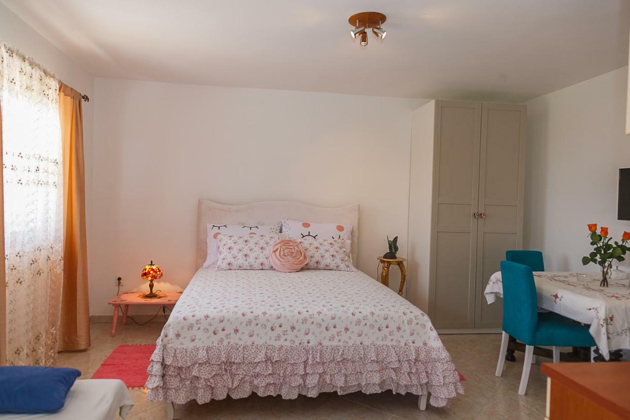 Castello Flower Apartment Kastela Ngoại thất bức ảnh