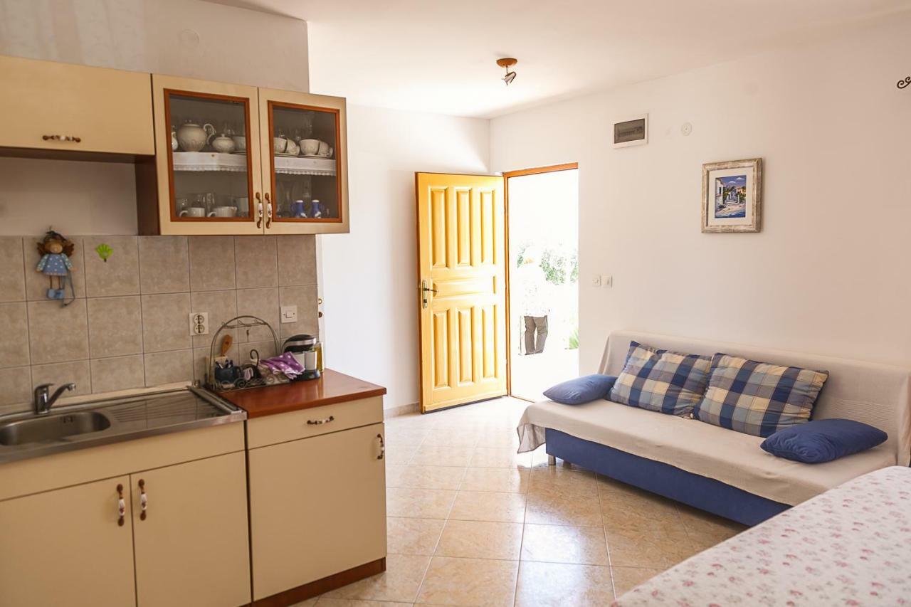 Castello Flower Apartment Kastela Ngoại thất bức ảnh